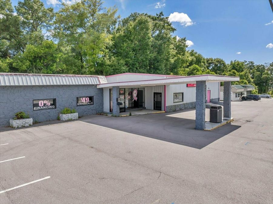 Stand Alone Commercial Building on Main Corridor