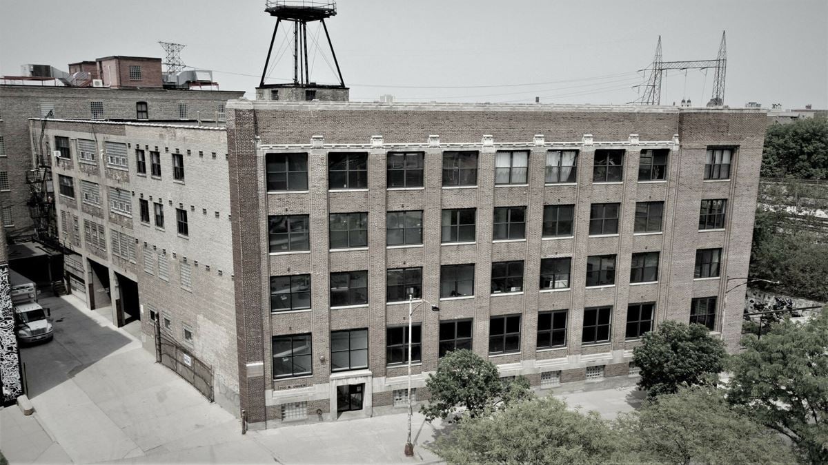 350 N Ogden Ave