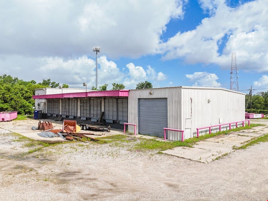 ±10,840 SF Warehouse with Yard on Corner Lot