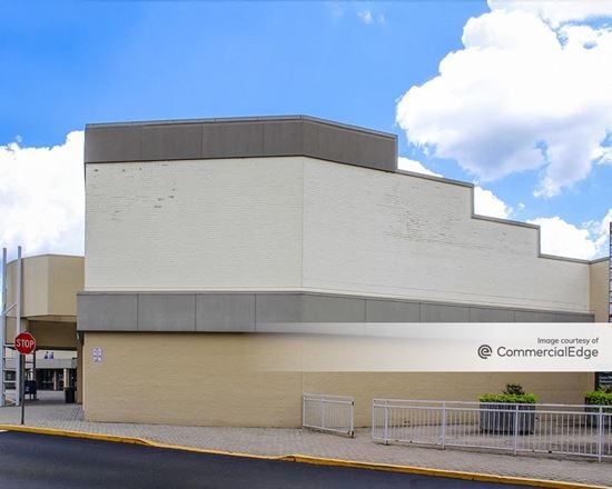 Dixie Medical Mall at Dixie Manor Shopping Center