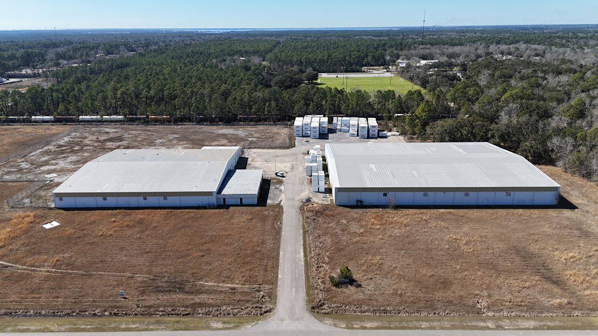 +/-106,000 SF ON 18 ACRES | INCOME/UPSIDE