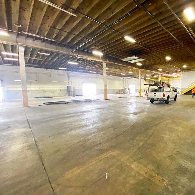 25,000+ SF FREESTANDING WAREHOUSE 2075 47th St , Sarasota, FL