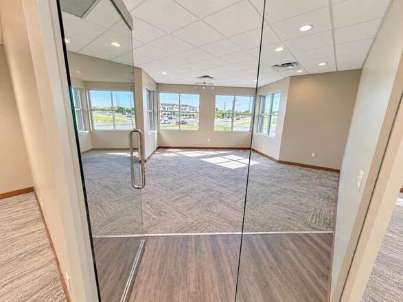 868 SF Corner Office Suite