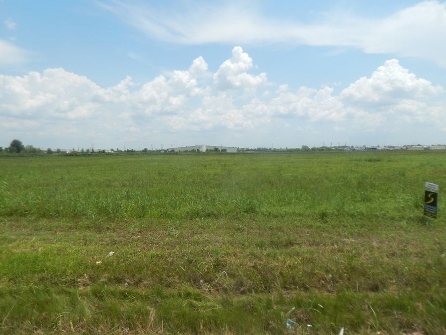 33 Acres on I-10 Frontage Rd.