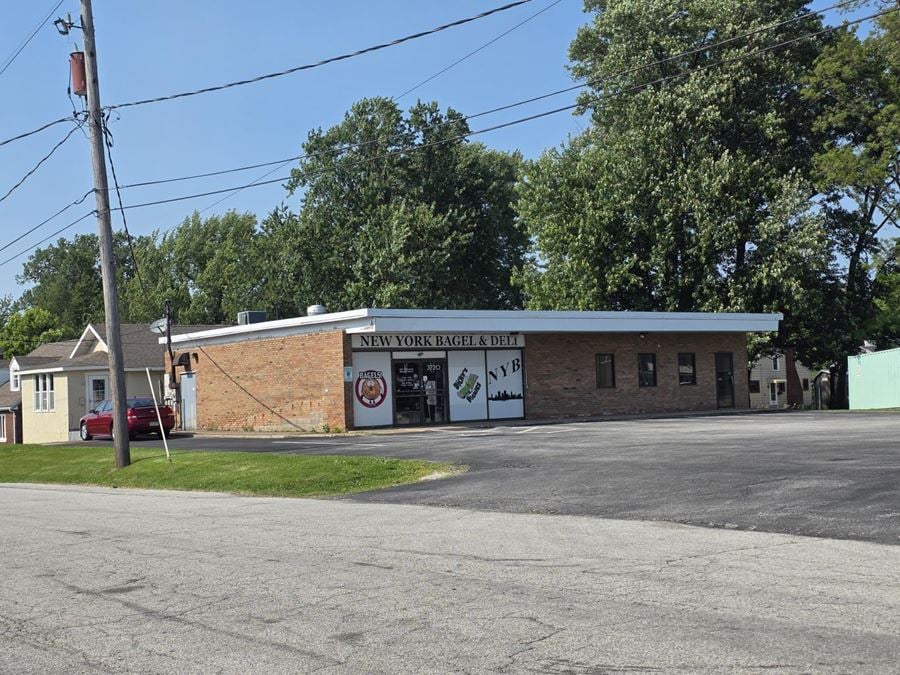 3720 W Lake