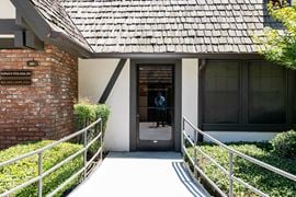 Coventry Square - 6215 N Fresno St