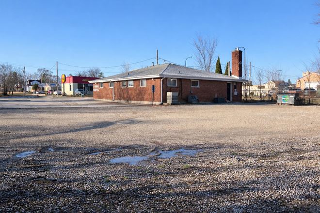 Medical/Office/Retail Building With Adjacent Lot for Sale