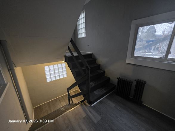 90 Henry St