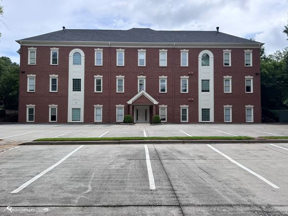 Premier Peachtree Corners Office Building ±16,497 SF | Class B | 3-Story | Available For Sale or Lease