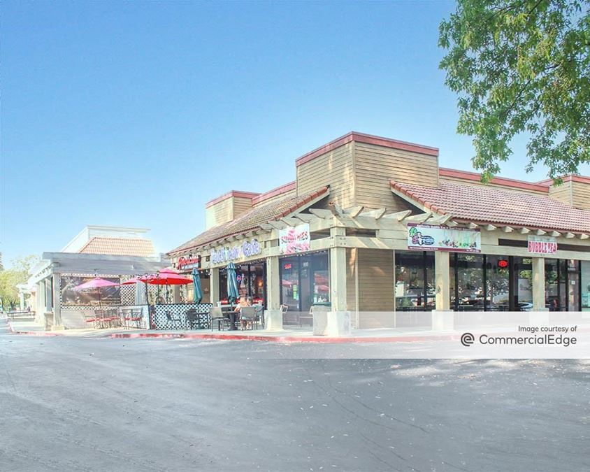 Peppertree Plaza Shopping Center - 968 Murrieta Blvd