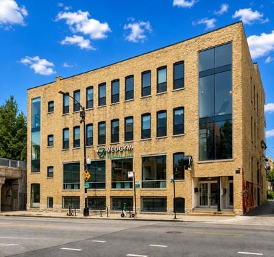 Retail/Office Space Located Along the 606 Trail in Wicker Park For Lease