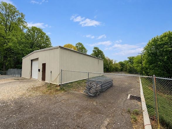21 Hagerty Blvd
