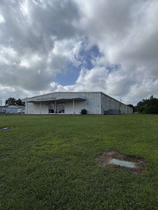 Industrial Facility w/ Dock Loading Near I-30