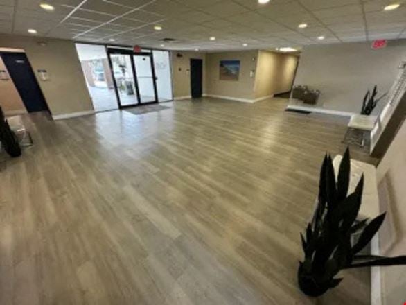 962 SF Suite 207 Professional and Medical Office Space