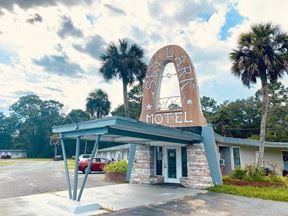 Sky Lark Motel 1954 Vintage Motel on 2.86 Acres