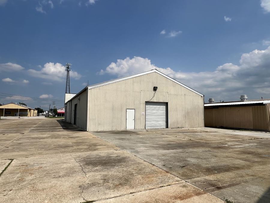 5,600+SF Office w/824 SF Shop on St. Charles in Houma