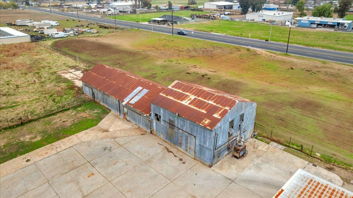 Freestanding Industrial Building on ±1.49 Acres in Porterville