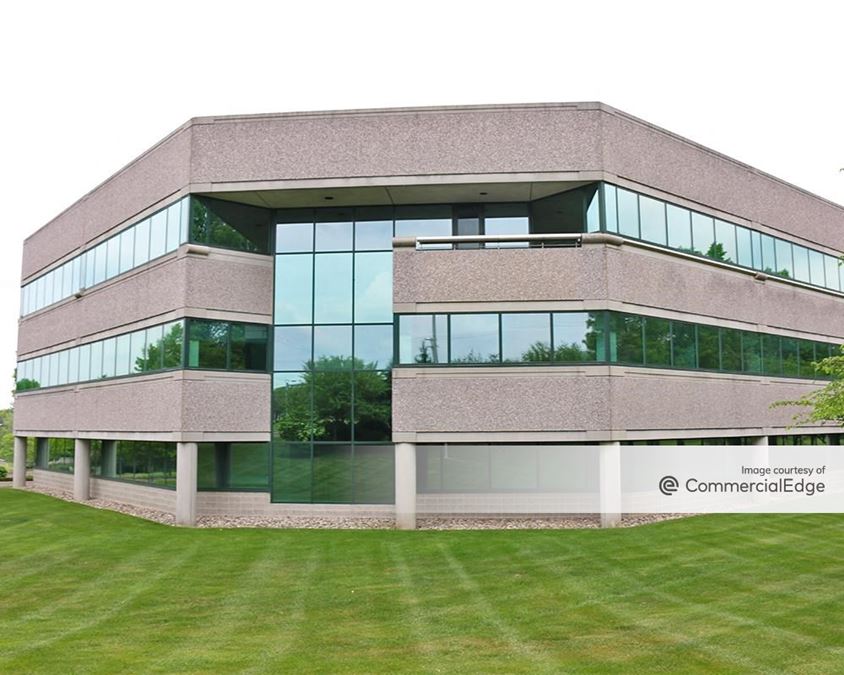 2 Walnut Grove Drive, Horsham, PA 19044