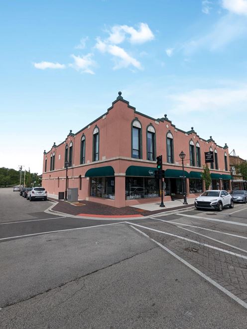 Loft Suite Unit Available in Downtown Lombard
