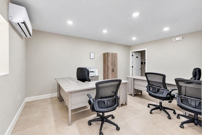 31588 Industrial Park Dr, Pinehurst, TX 77362