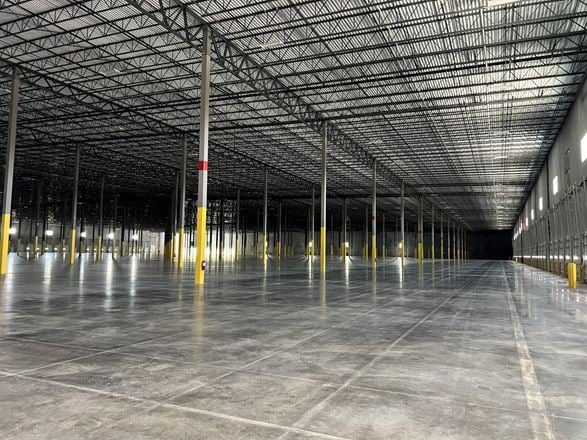 226,800sf-943,000sf Warehouse For Lease