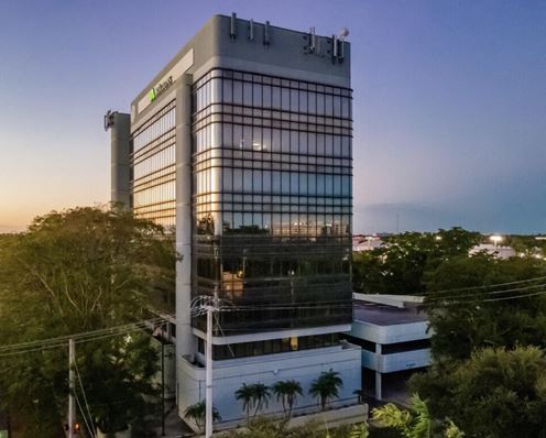 450 Regions Bank Building - 450 North Park Road