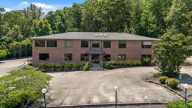2 Executive Suites 
