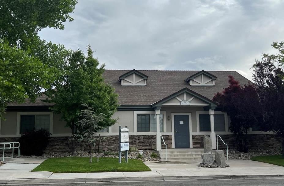 910 Roberta Ln 910 Roberta Ln Healthcare Space