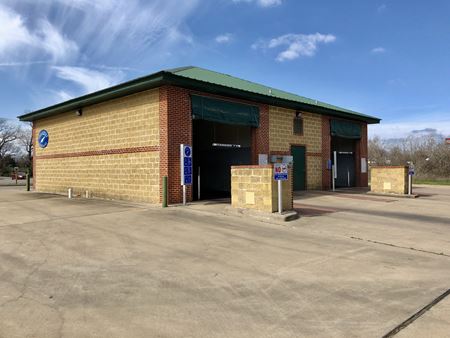 Commercial space for Sale at 100 Baker Ln in Waco