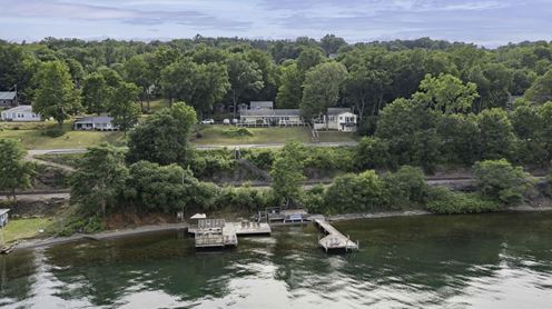 Admiral Peabody's  Lakeside Lodging