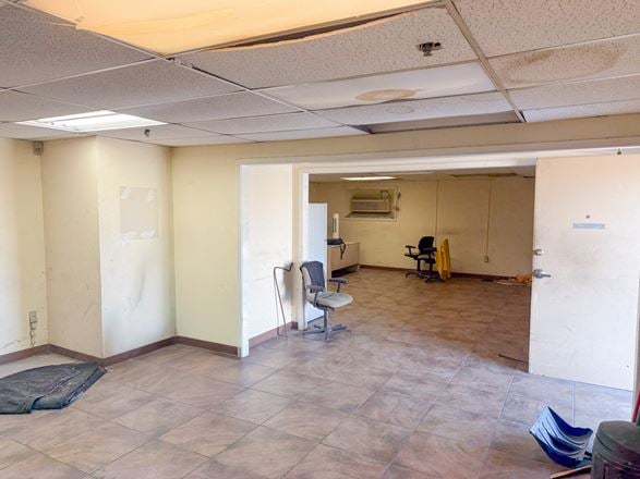 ±19,656 SF Office/Warehouse With Dock High Access
