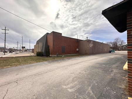 Retail space for Rent at 801 S Glenstone Ave in Springfield