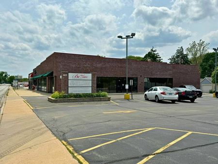 Retail space for Rent at 827 N. Washington Street in Naperville