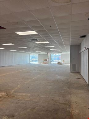 1906 N Main St - Retail