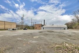 16,253 SF Industrial Building // 0.55 Acres // Available For Sale or Lease