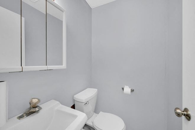3S340 Rockwell St, Unit 201 - 2nd Floor North, Warrenville, IL 60555