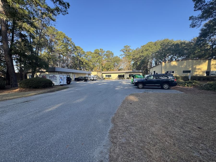 Showroom Building for Lease