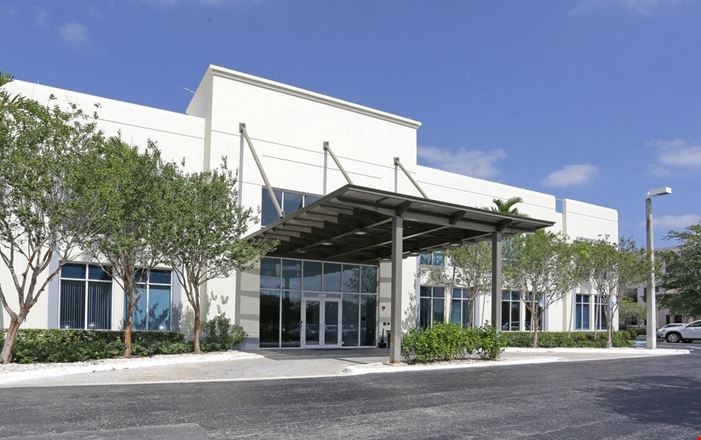 Office property in Pembroke Pines, FL