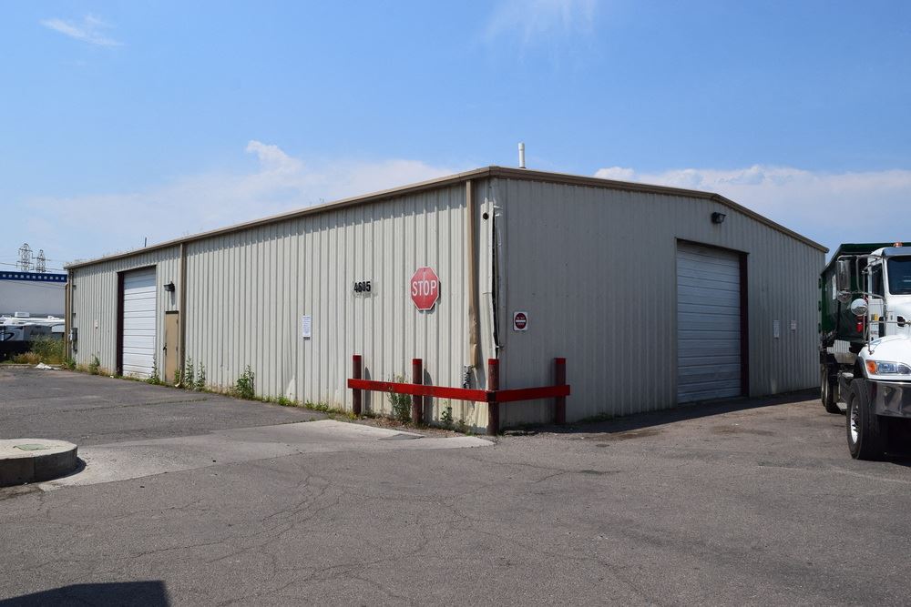 4,000 SF Automotive/Warehouse For Lease