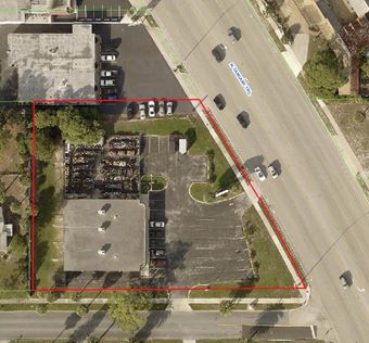 Large Freestanding Building - North Trail Near SRQ Airport - For Lease