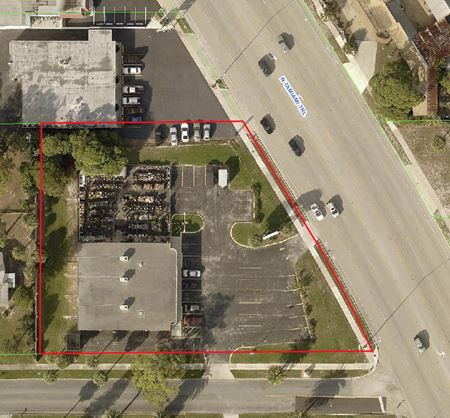 Large Freestanding Building - North Trail Near SRQ Airport - For Lease - Sarasota