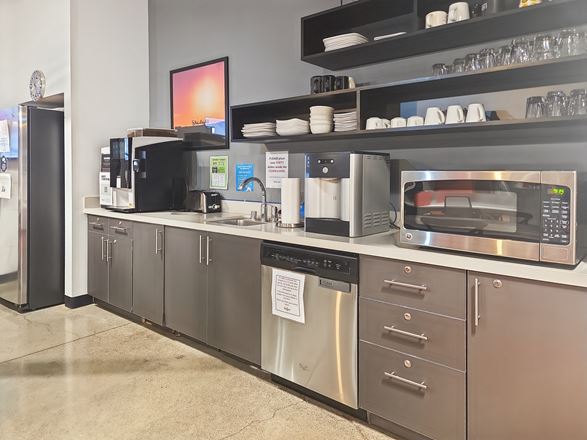 CA, Pleasanton - Bernal Corporate Park