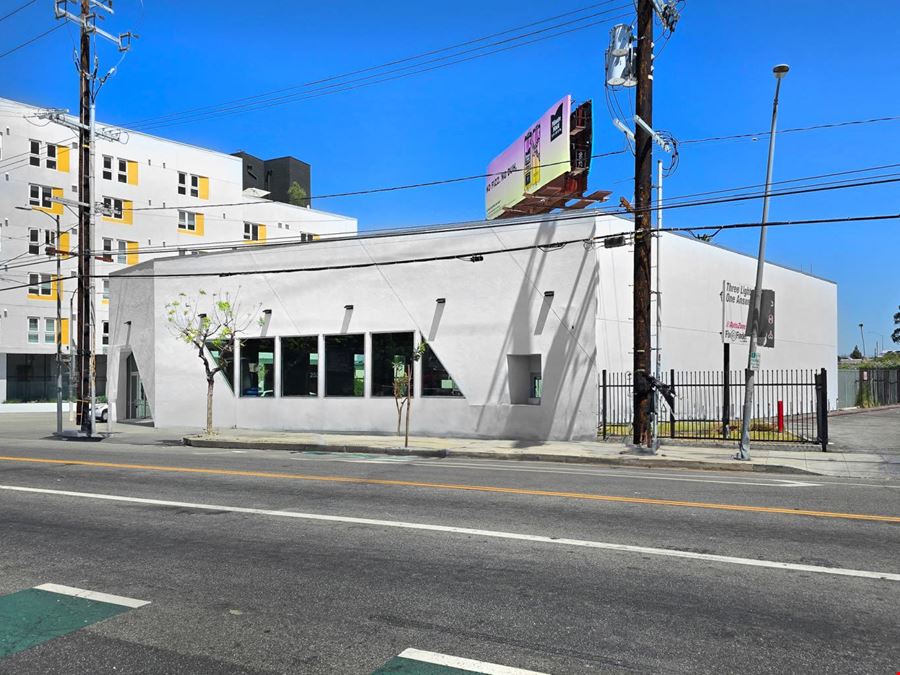 5075 W Adams