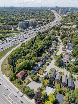 37-49 Irvington Cres