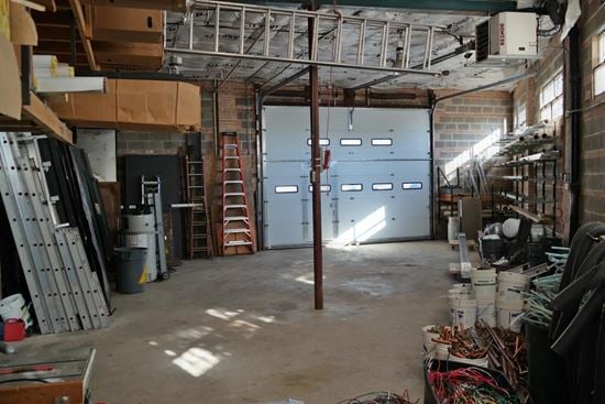 Showroom/Office/Garage/Warehouse Space Wrapped in One