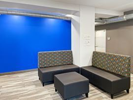Regus - Manchester - 1087 Elm Street
