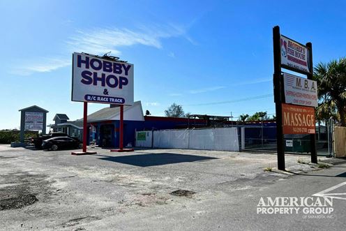 Stabilized Retail Investment with Fenced Yard