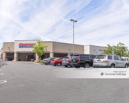 Retail space for Rent at 4900 Panama Lane in Bakersfield
