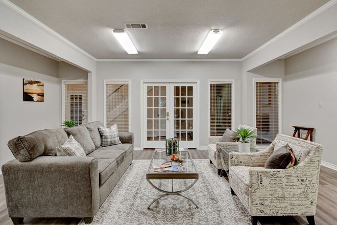 1721-1725 E Southlake Blvd