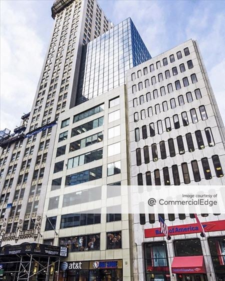 Shared and coworking spaces at 590 5th Avenue in New York